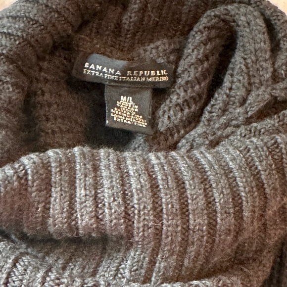 πCozy Banana Republic Black Grey Merino Ribbed Turtleneck Fringe Poncho Sweater - Picture 10 of 15